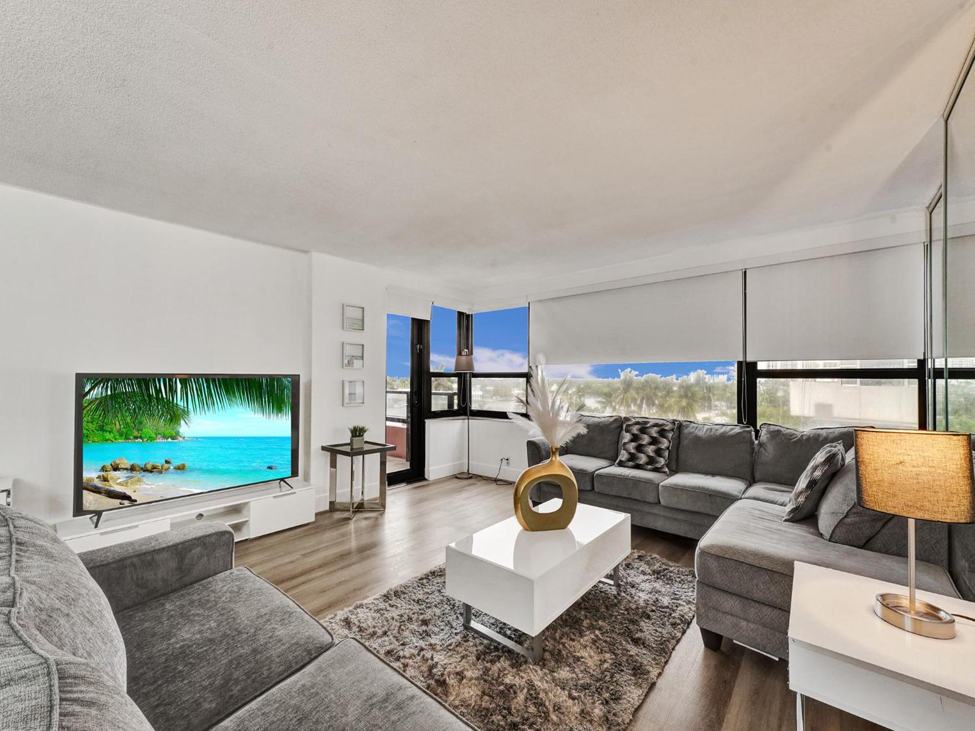 Huge 2bd Miami With Service -720 *